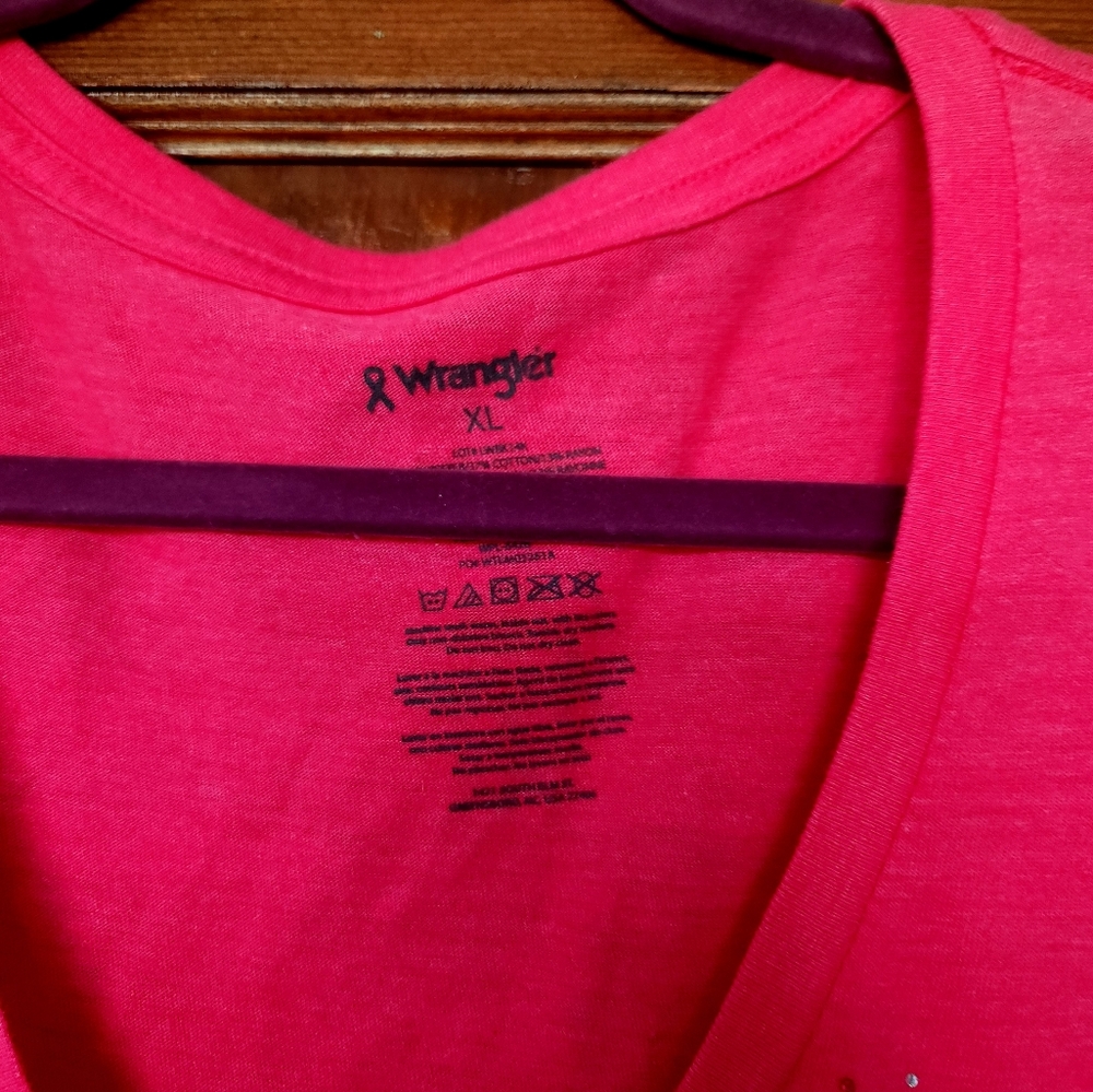 Pink tee shirt - Picture 2 of 3